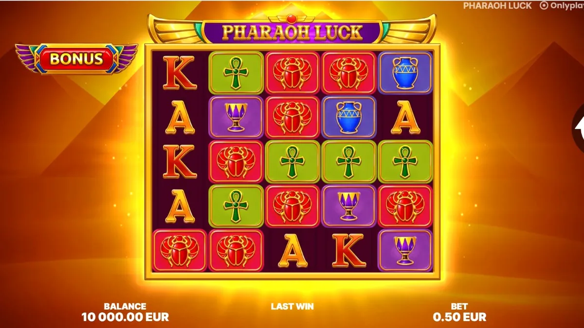 Interface do slot Pharaoh Luck com pirâmides ao fundo